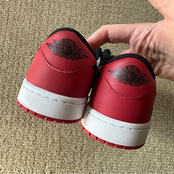 Air Jordan 1 low red and black 6.5 - Picture 3 of 10